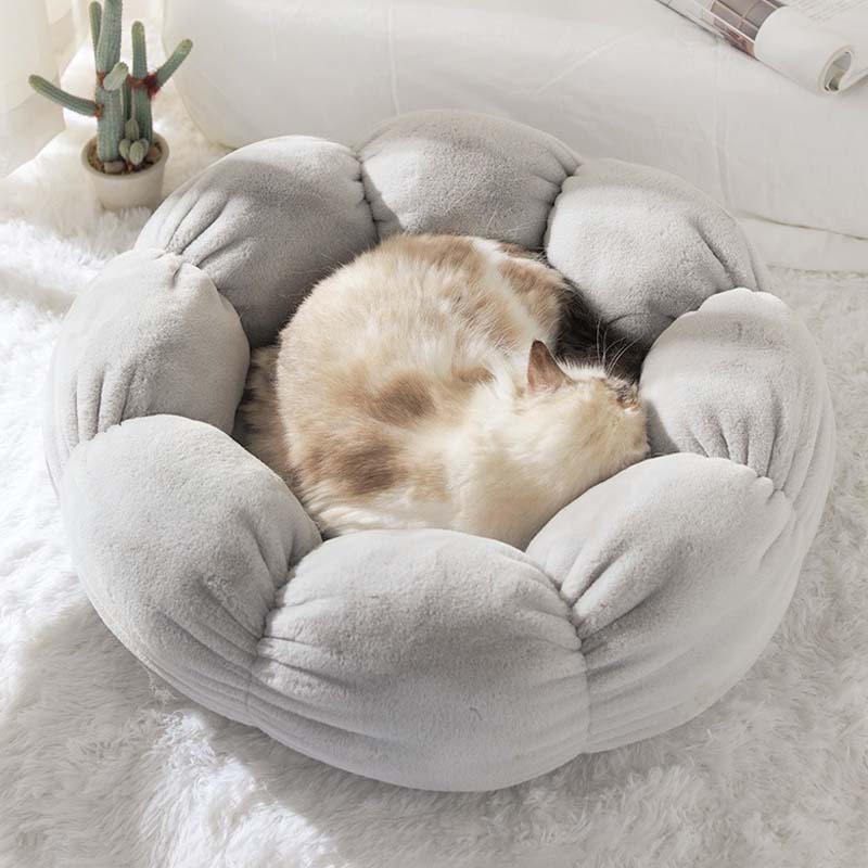 Junips | Deep Sleep Flower Shape Cat Bed