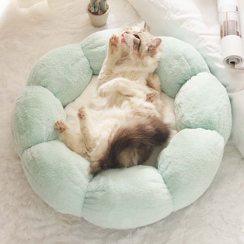 Junips | Deep Sleep Flower Shape Cat Bed