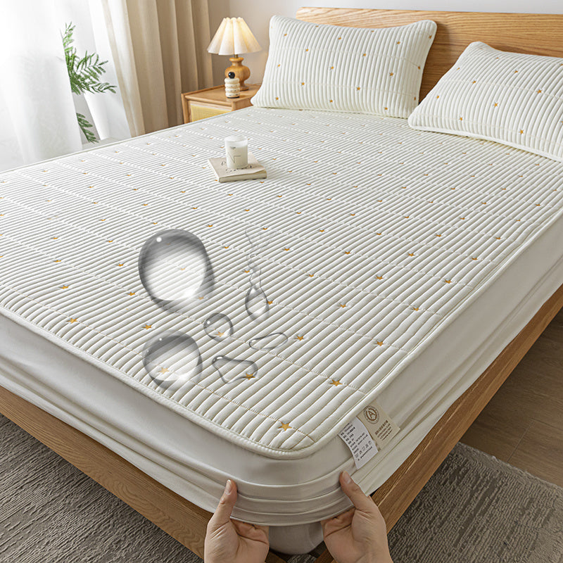 Junips | Waterproof reinforced mattress protector