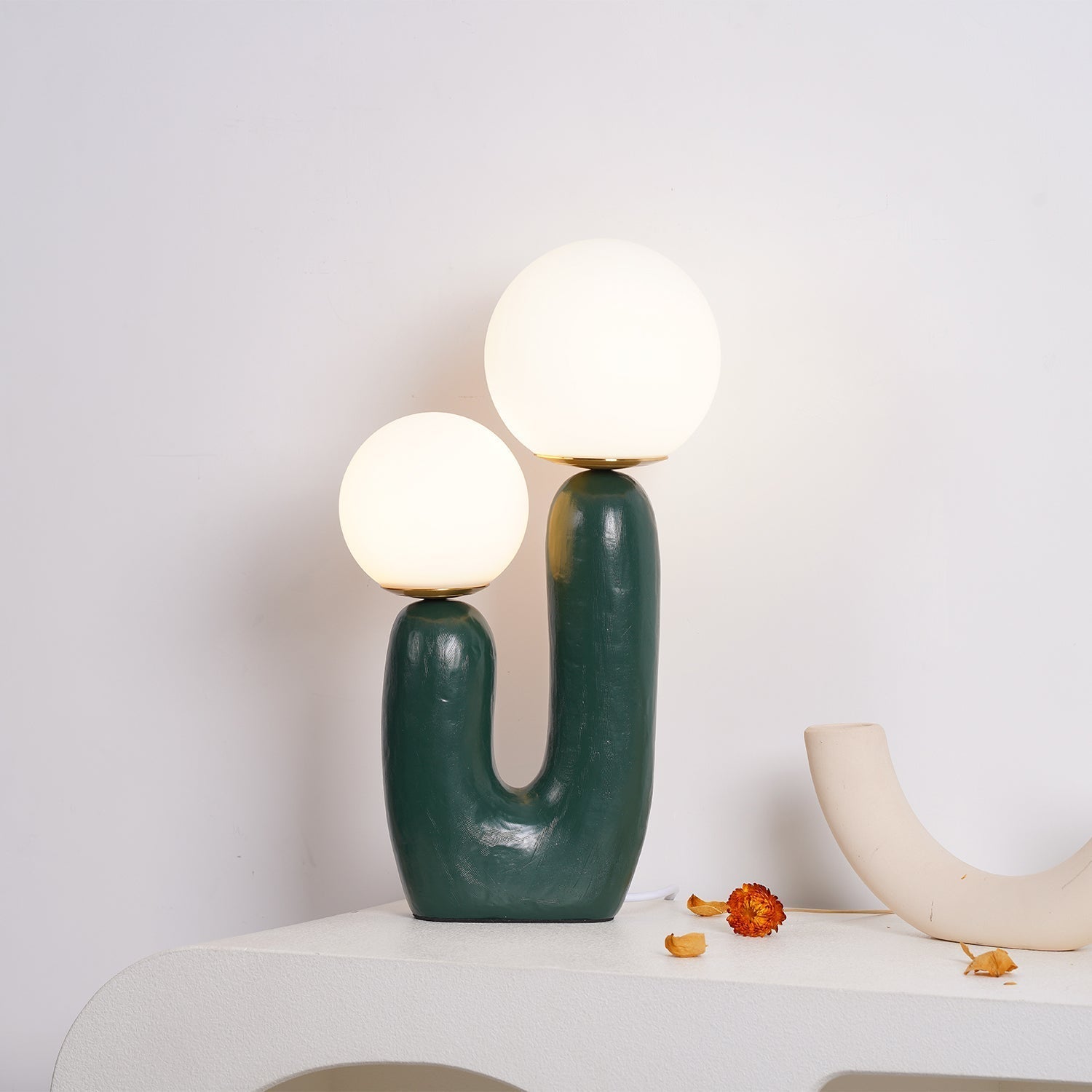Junips | Contemporary Style Table Lamp with Natural Accent