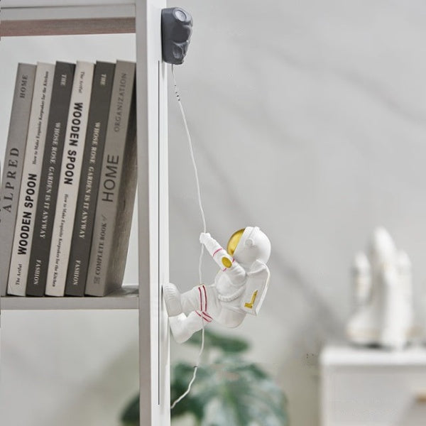 Junips | Astronaut Climber Wall Decoration Figures