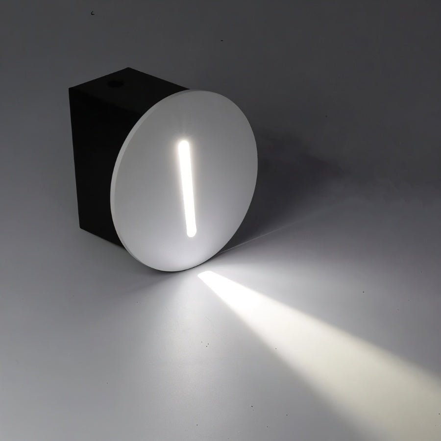 Junips | Luca – Stylish stair lighting with sensor technology