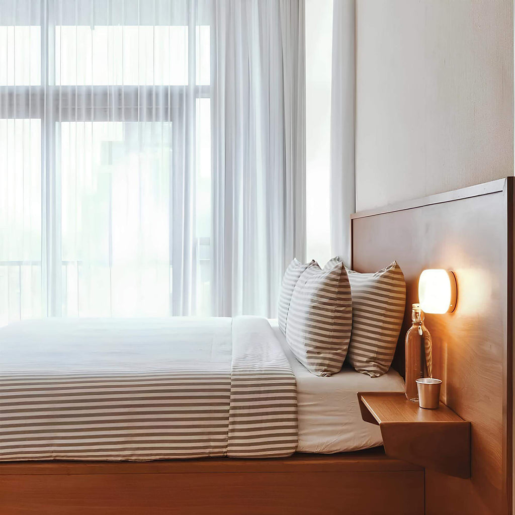 Junips | Elegant Wall Lamp for Contemporary Interior