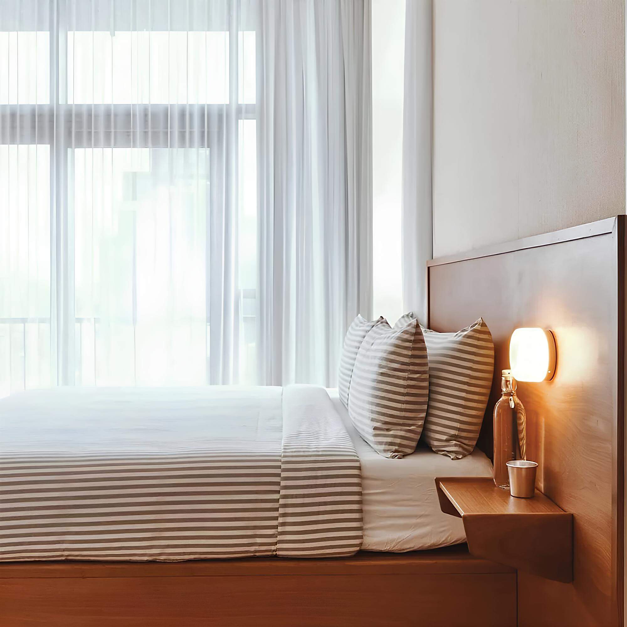 Junips | Elegant Wall Lamp for Contemporary Interior