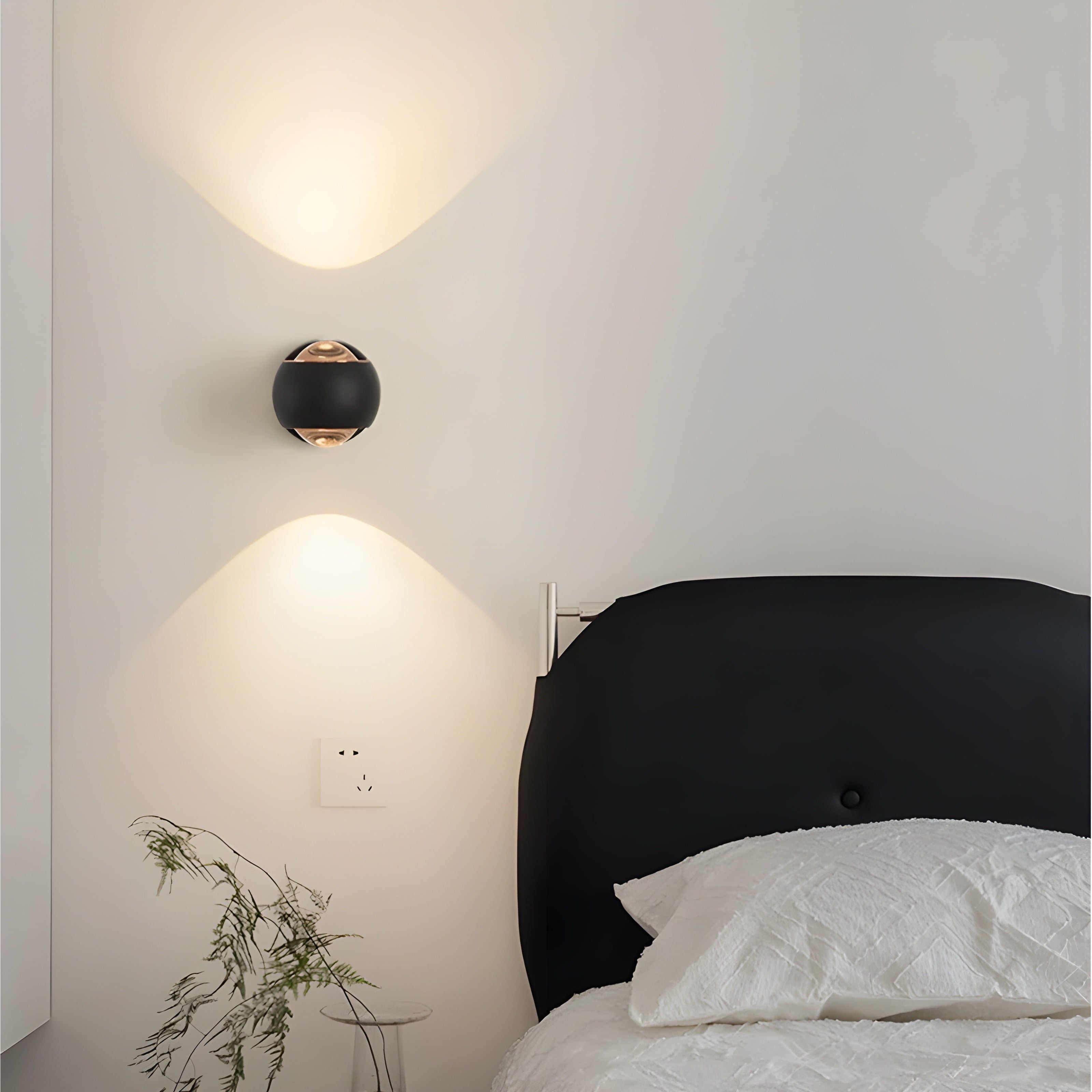 Junips | Light - Modern swivel indoor wall lamp