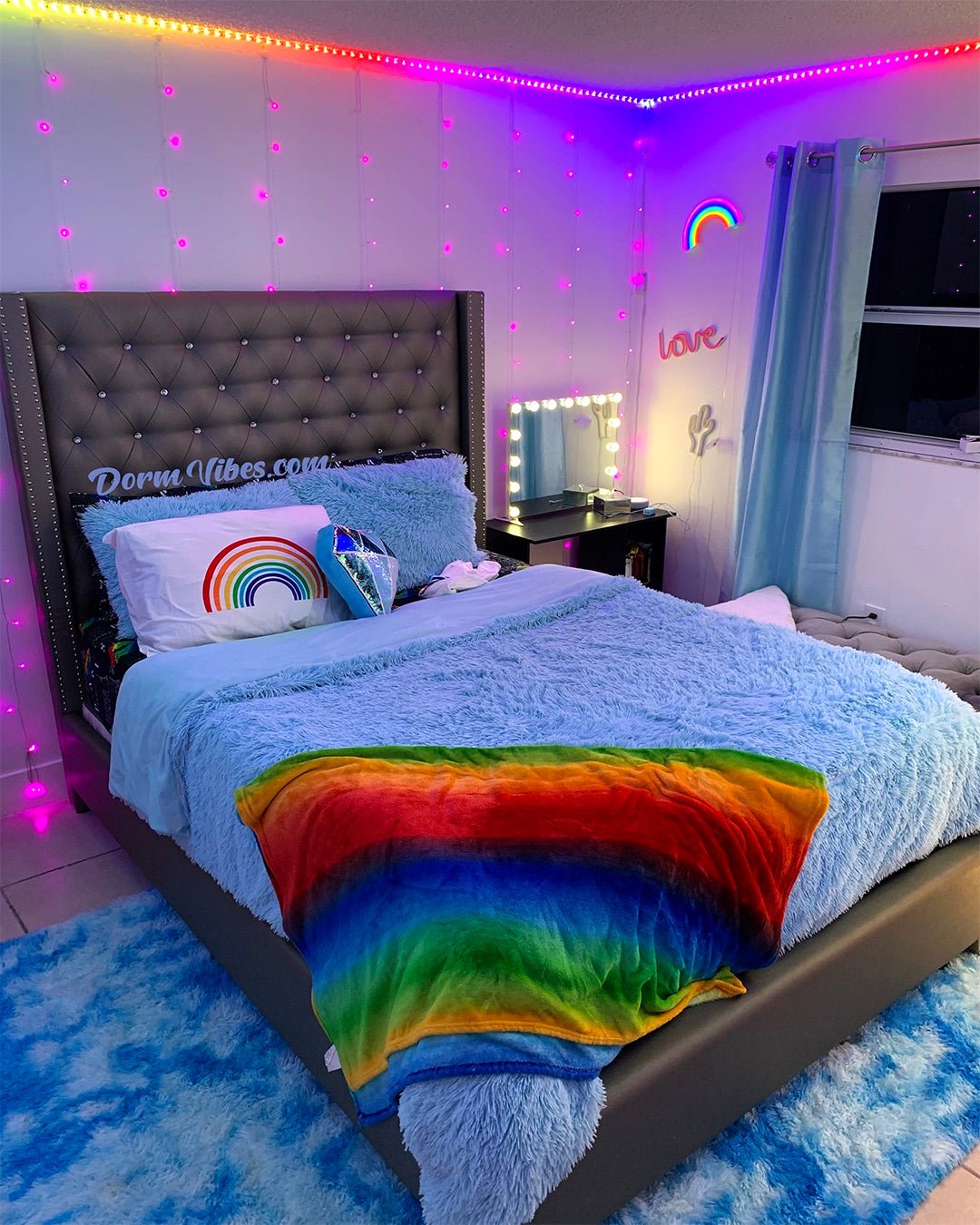 Junips | Neon Rainbow Shield