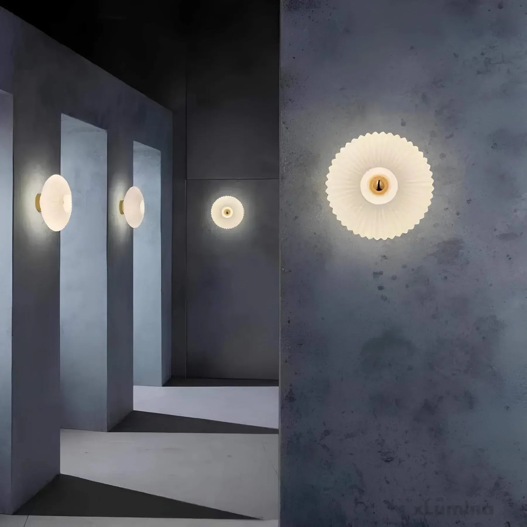 Junips | – Glass with wavy light wall lamp