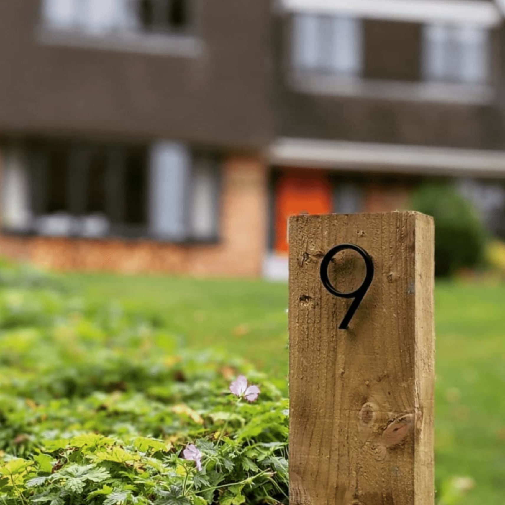 Junips | Black House Numbers