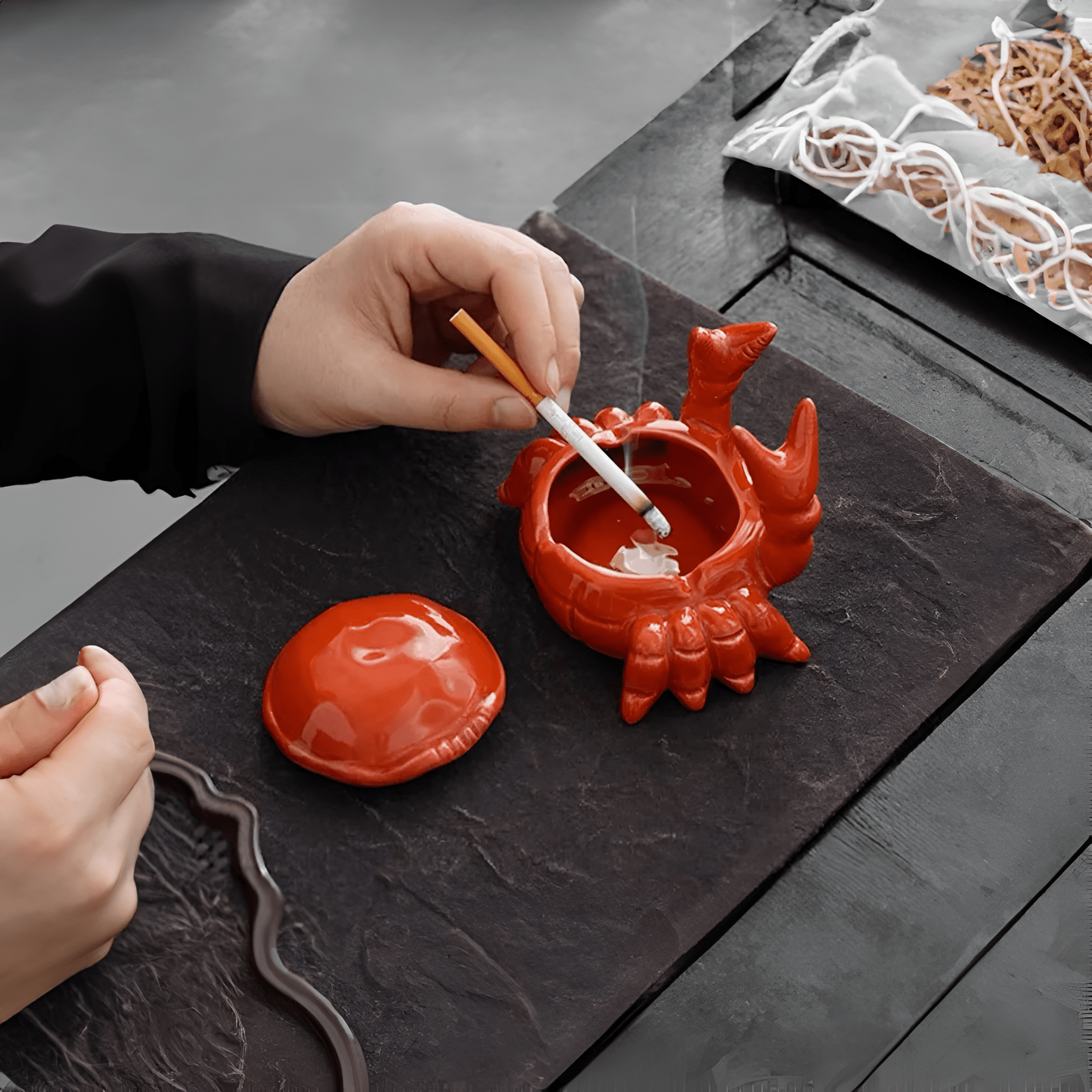 Junips | CeramiQ – Luxury Ashtray in Oriental Style with Unique Crab Design