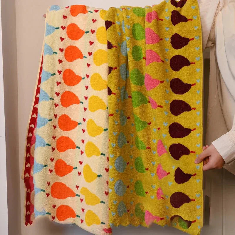 Junips | Soft children's towel made of cotton with pear motif