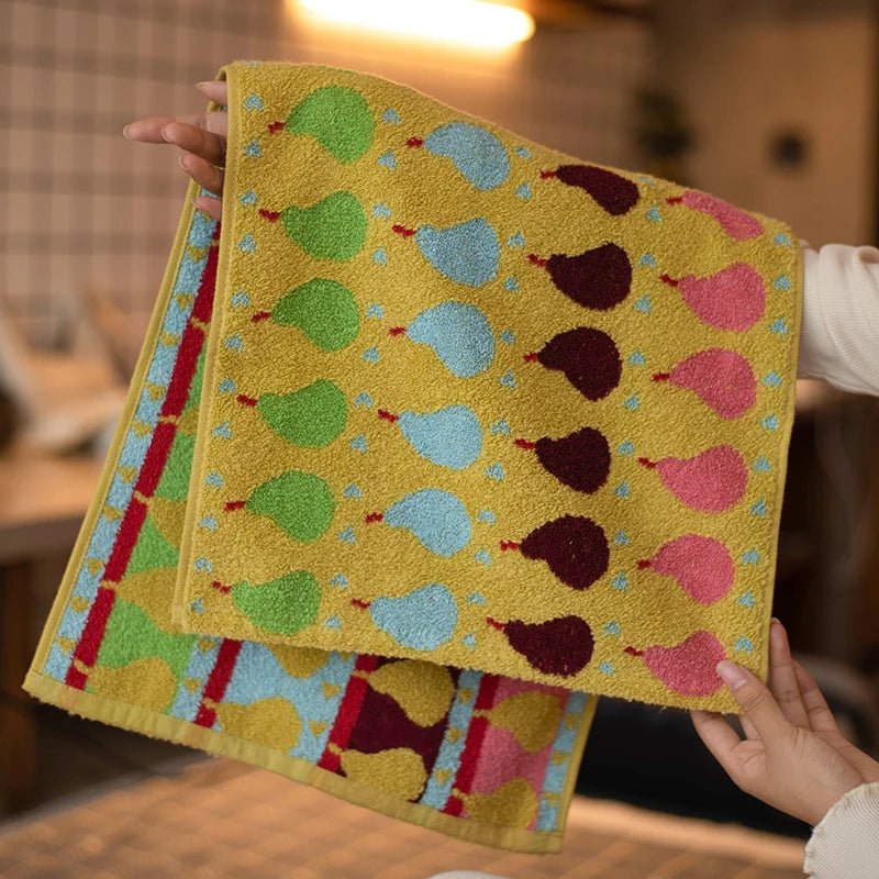 Junips | Soft children's towel made of cotton with pear motif