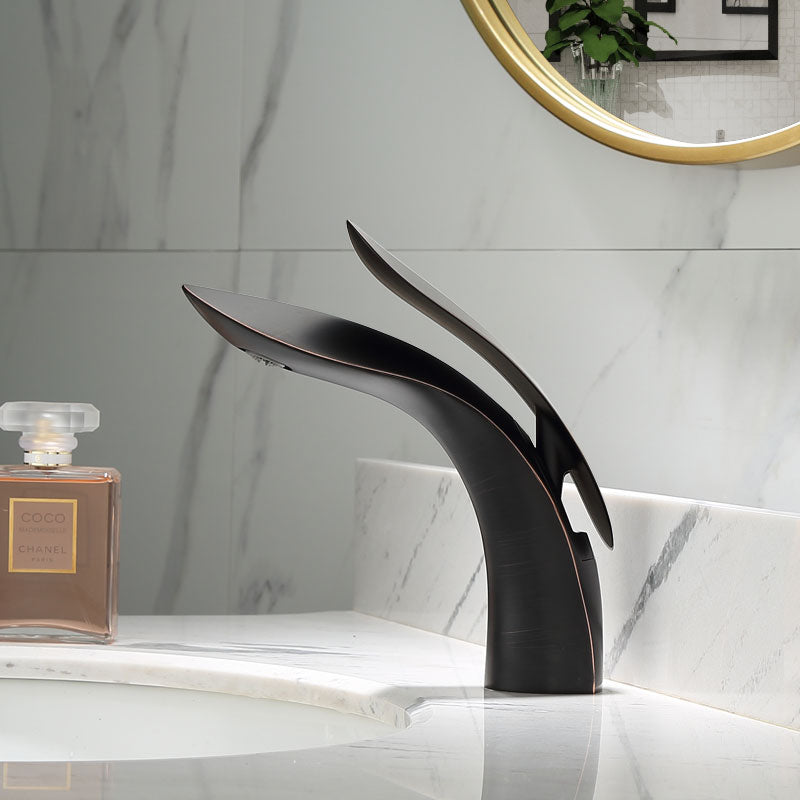 Junips | Luxurious modern bathroom faucet