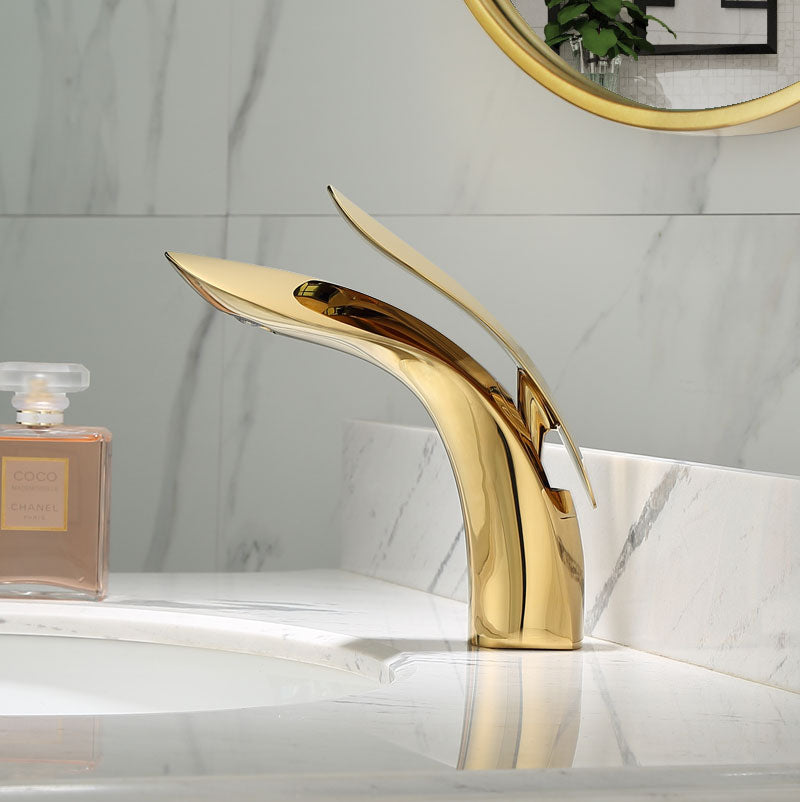 Junips | Luxurious modern bathroom faucet
