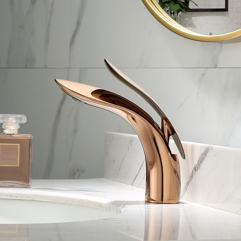 Junips | Luxurious modern bathroom faucet