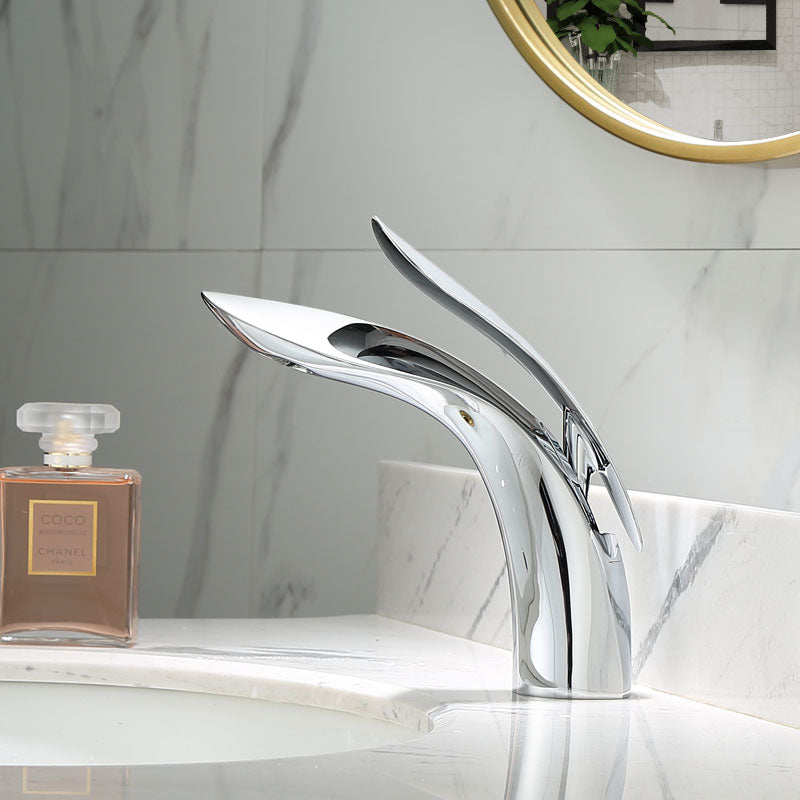 Junips | Luxurious modern bathroom faucet