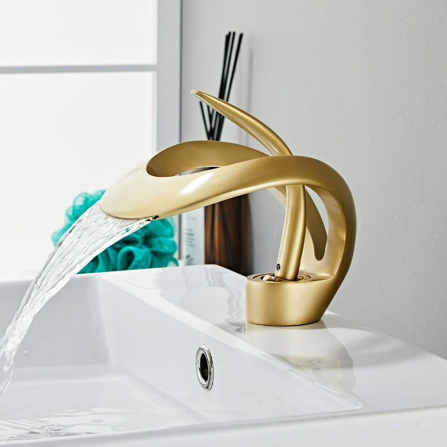 Junips | Modern curved bathroom faucet