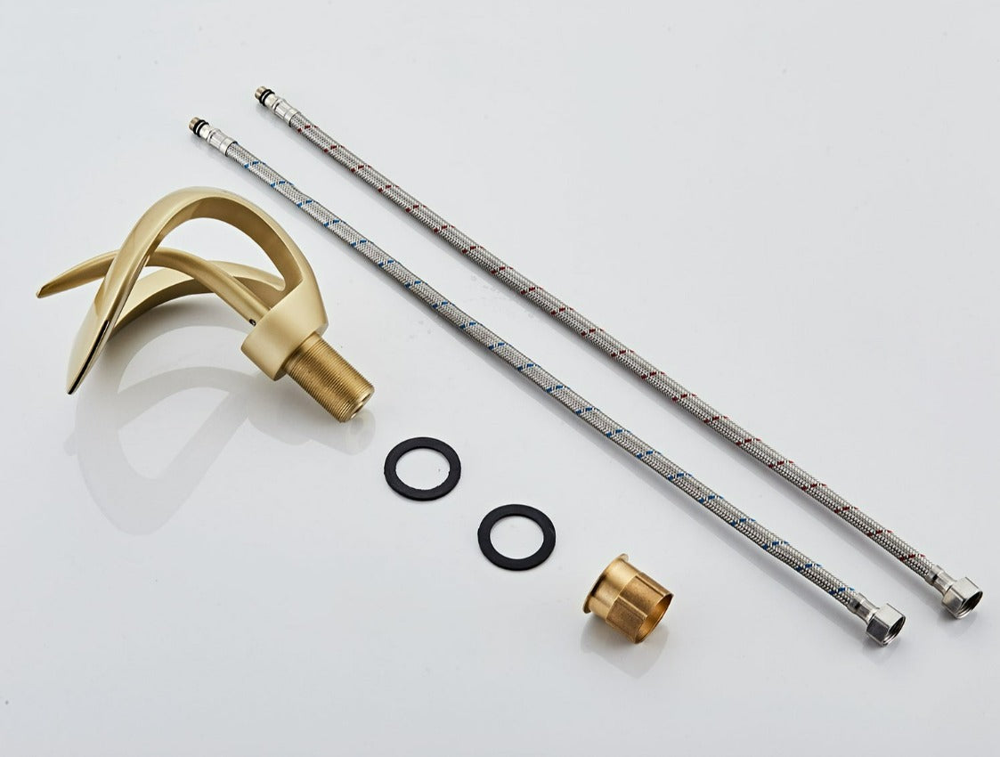 Junips | Modern curved bathroom faucet