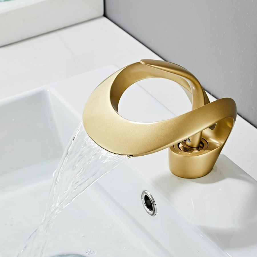 Junips | Modern curved bathroom faucet