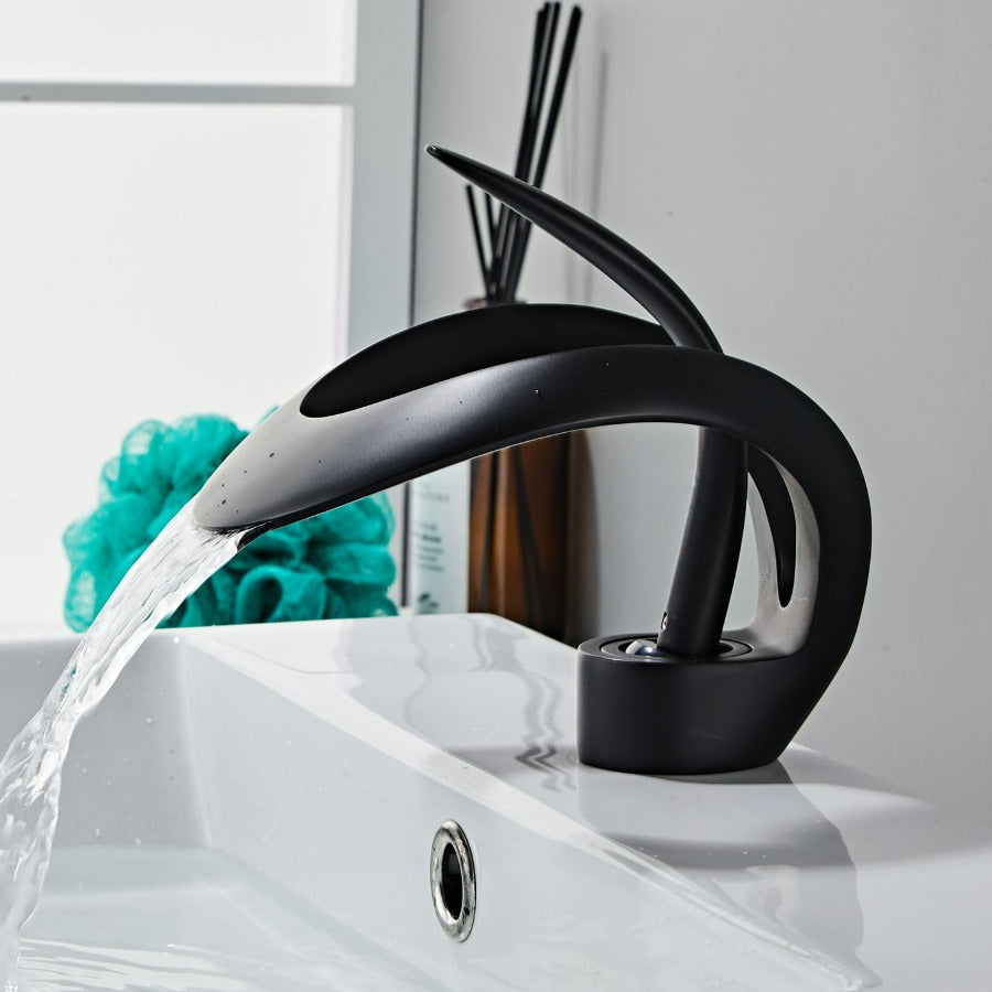 Junips | Modern curved bathroom faucet