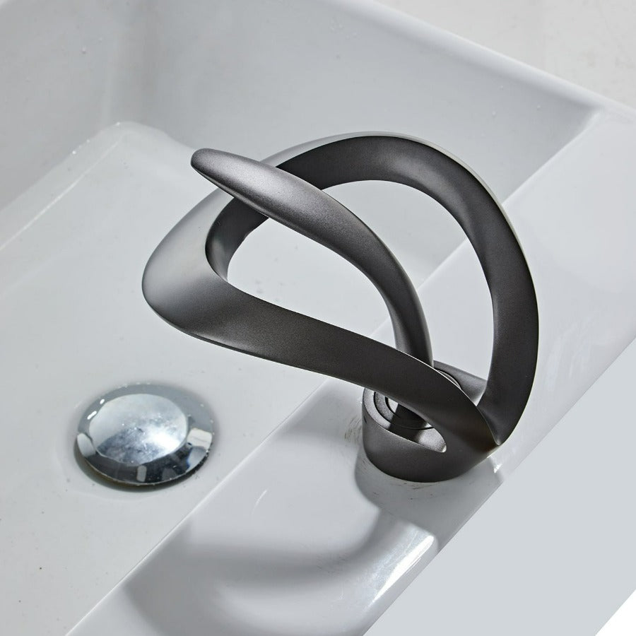 Junips | Modern curved bathroom faucet