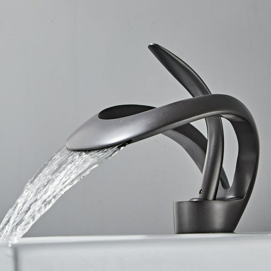 Junips | Modern curved bathroom faucet