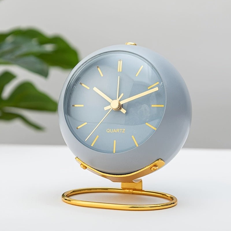 Junips | Buzzley Retro Silent Alarm Clock – Vintage Metal Analogue Clock with Night Light