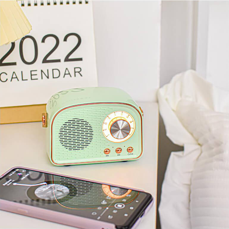 Junips | Retro Round Radio Bluetooth Speaker