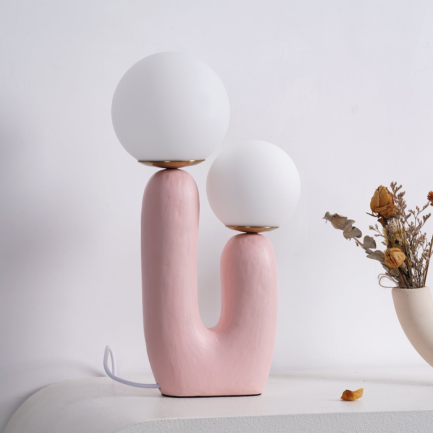Junips | Contemporary Style Table Lamp with Natural Accent