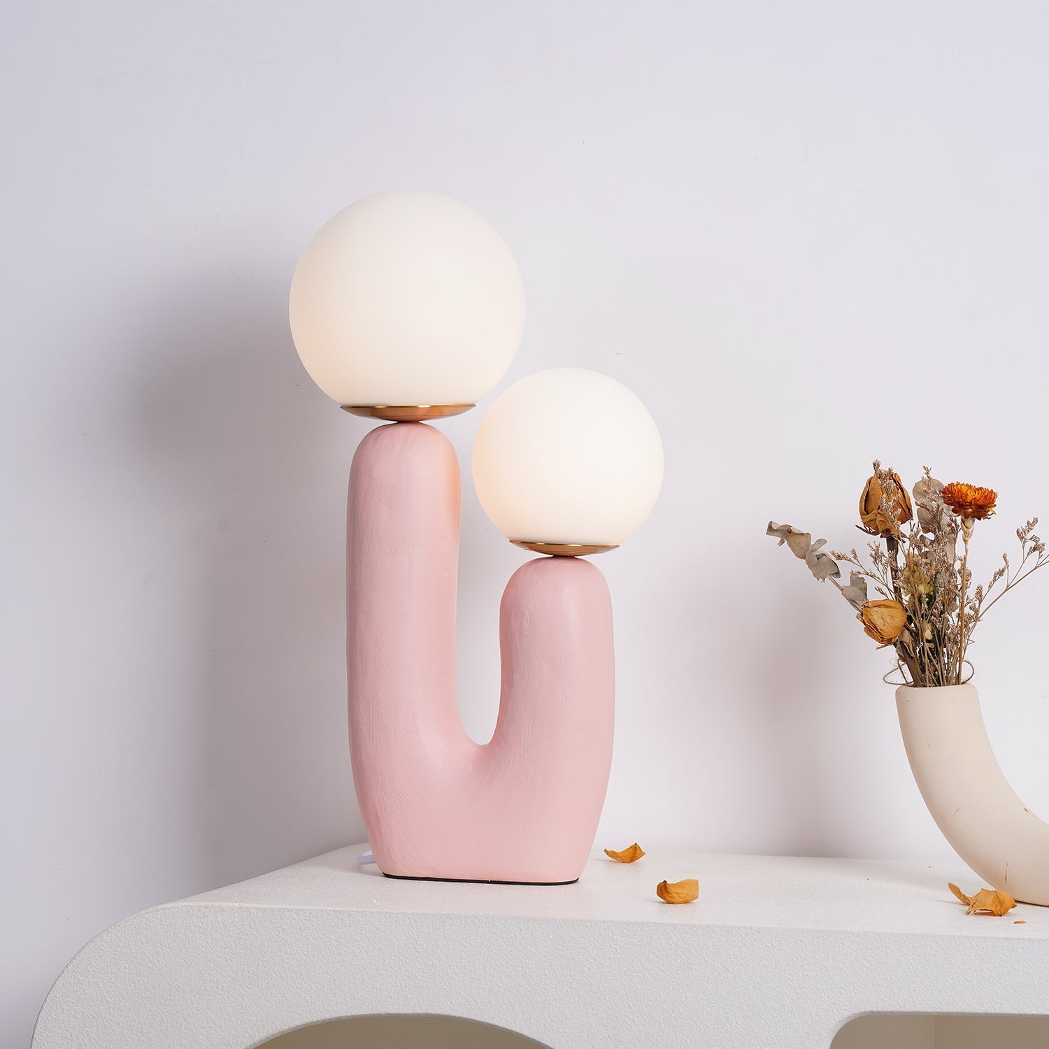 Junips | Contemporary Style Table Lamp with Natural Accent