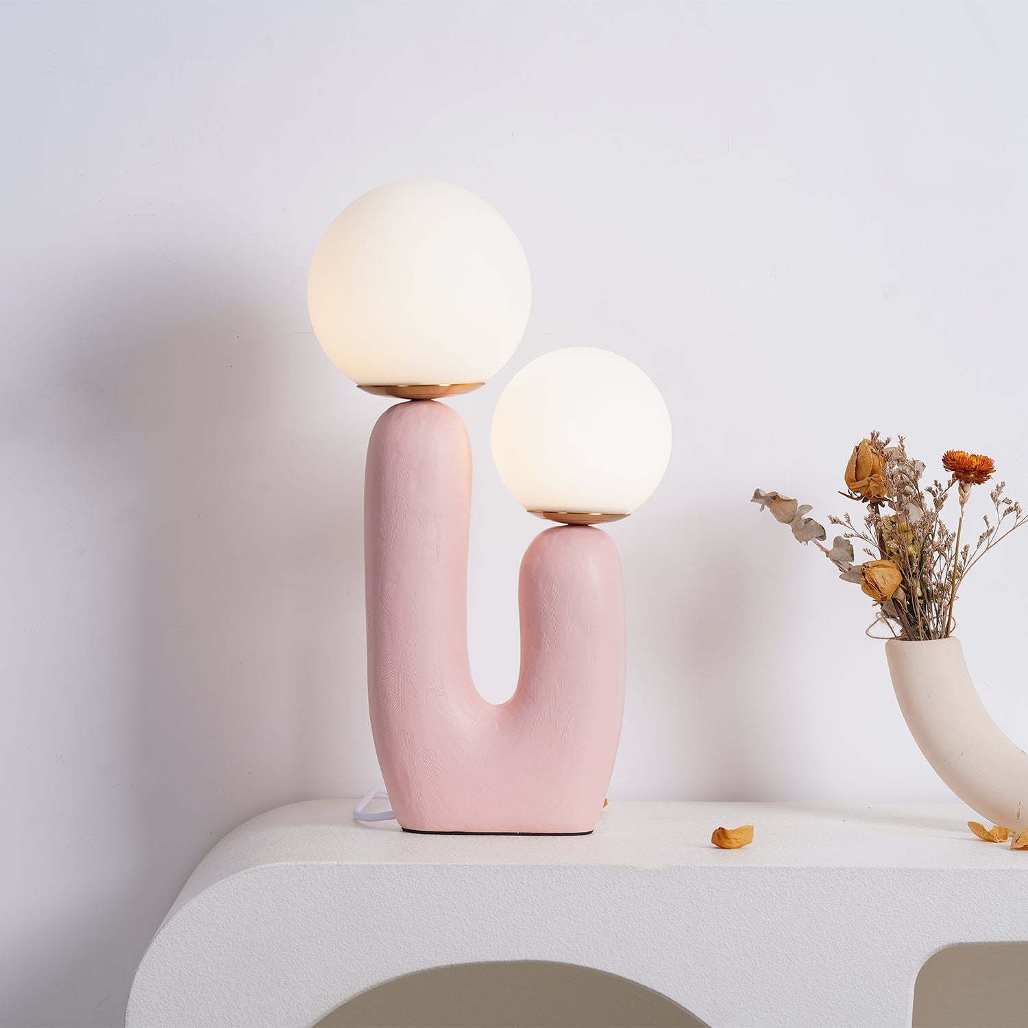 Junips | Contemporary Style Table Lamp with Natural Accent
