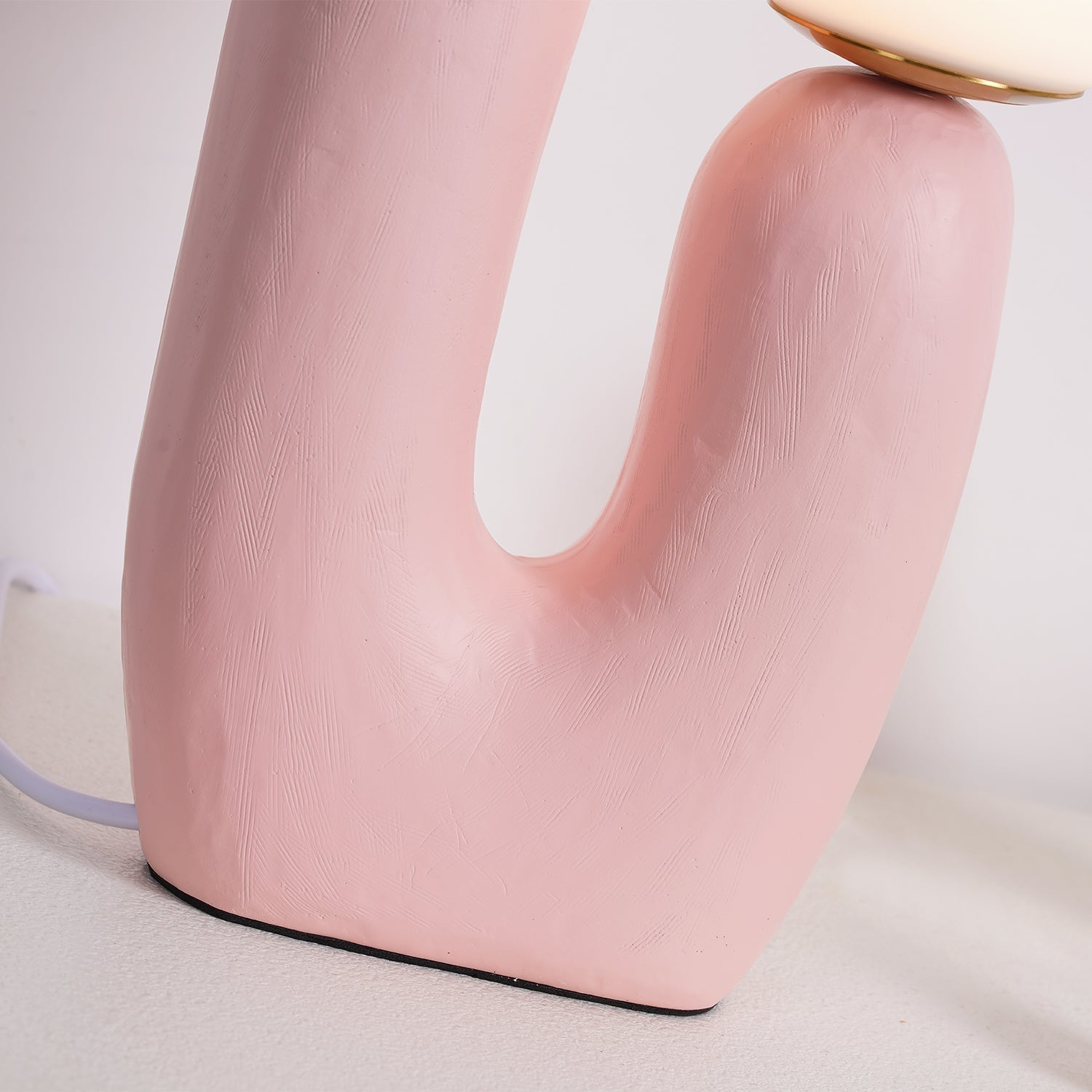 Junips | Contemporary Style Table Lamp with Natural Accent