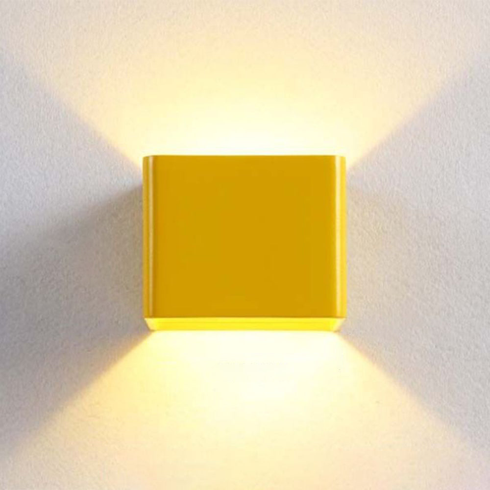 Junips | OrrSquare – Modern square wall lamp for stylish lighting