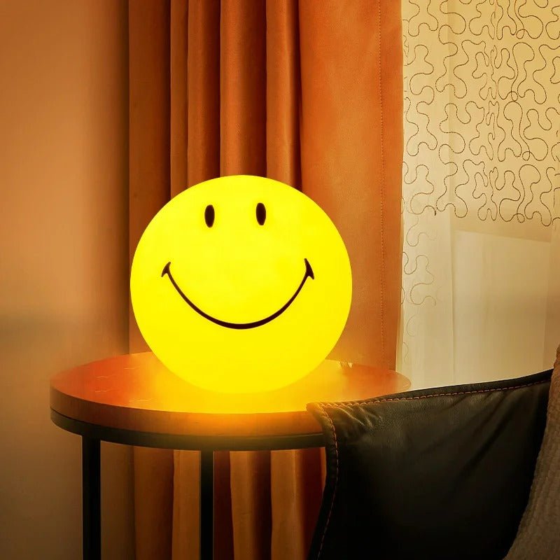 Junips | Smiley night light with rechargeable LED and touch switch
