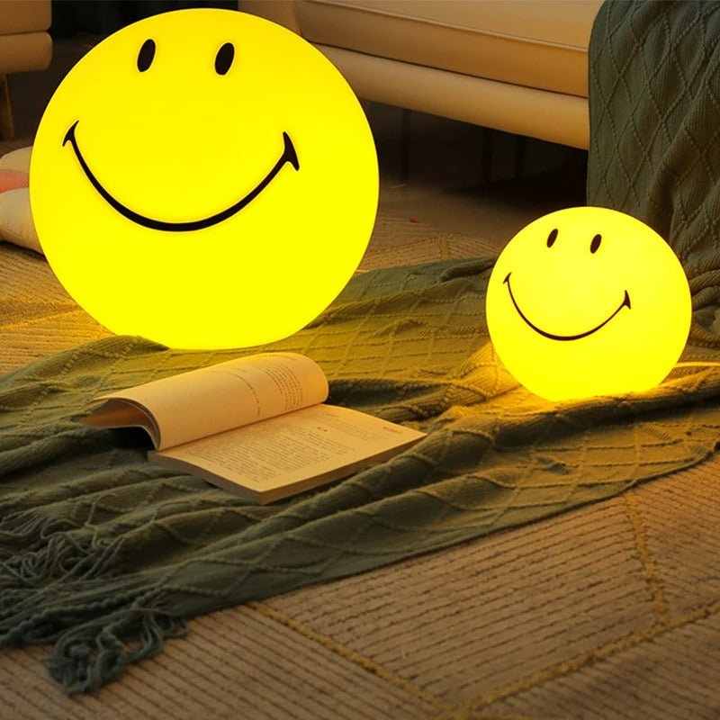 Junips | Smiley night light with rechargeable LED and touch switch