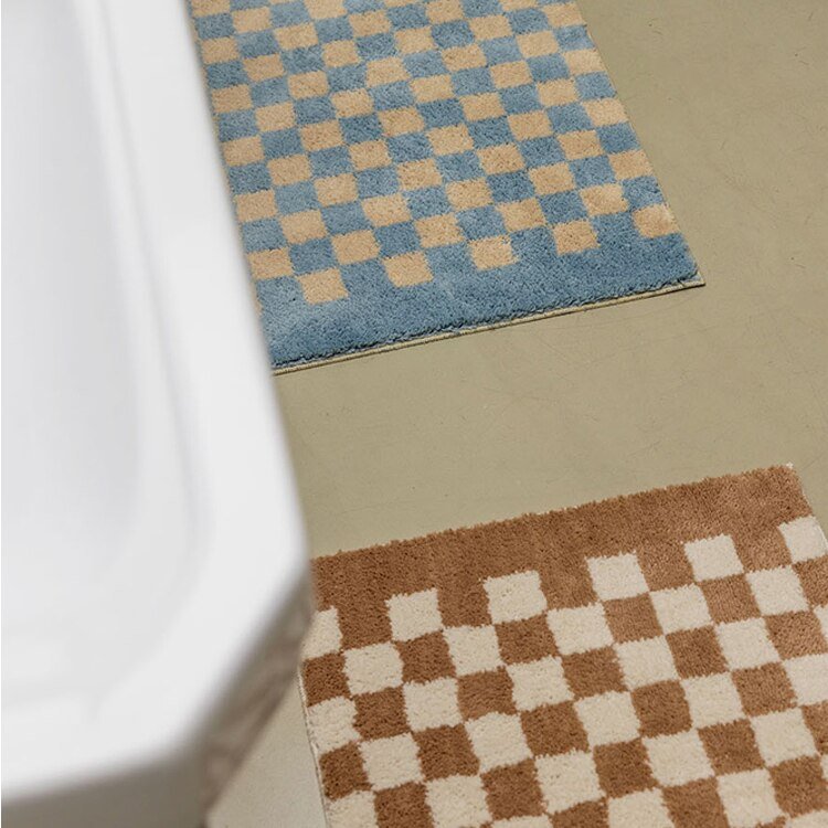 Junips | Soft, fluffy bathroom rug with check pattern