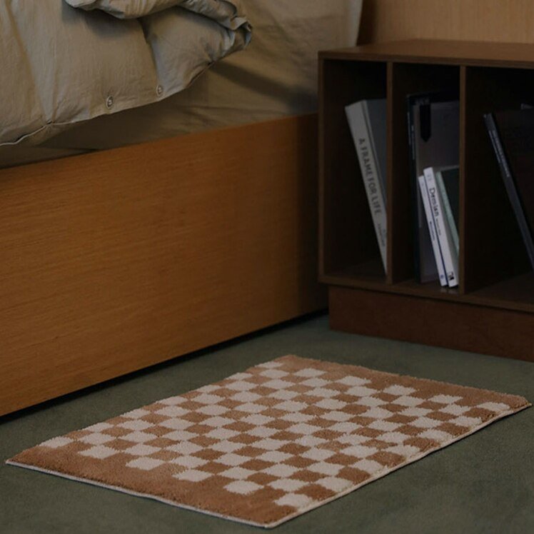 Junips | Soft, fluffy bathroom rug with check pattern