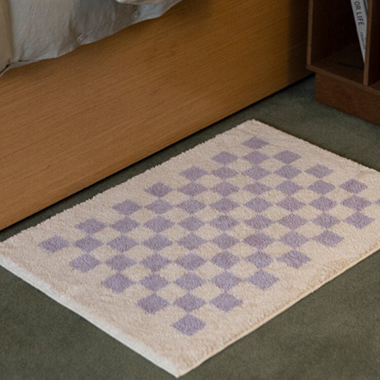 Junips | Soft, fluffy bathroom rug with check pattern