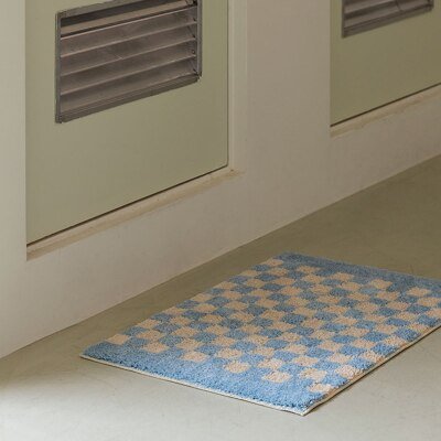 Junips | Soft, fluffy bathroom rug with check pattern