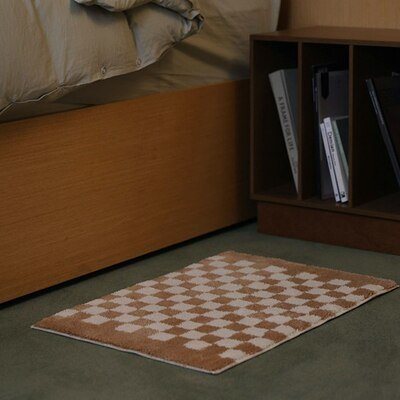 Junips | Soft, fluffy bathroom rug with check pattern