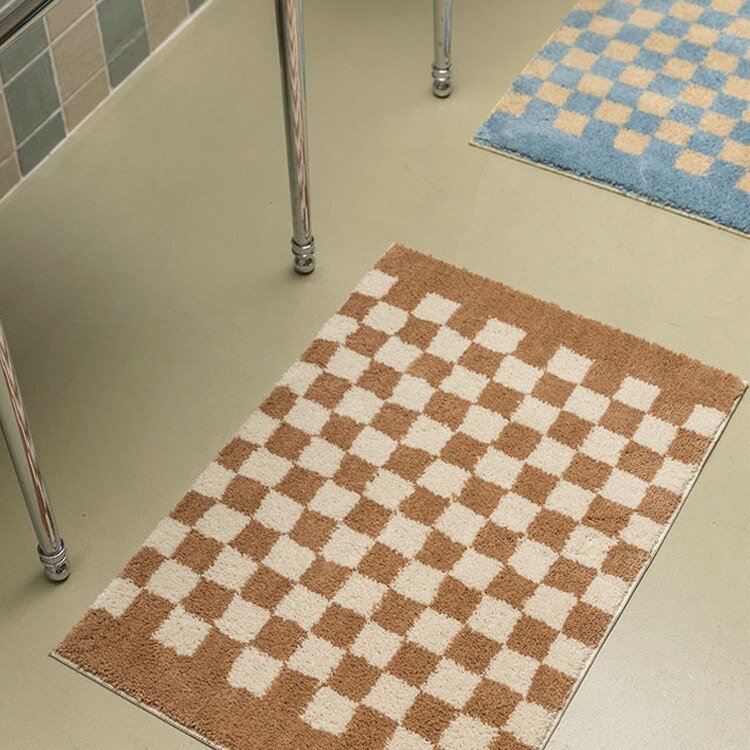 Junips | Soft, fluffy bathroom rug with check pattern