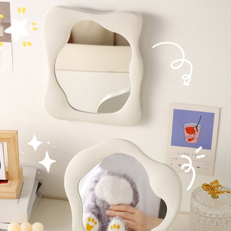 Junips | Squiggly Makeup Mirror