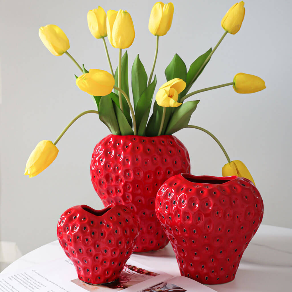 Junips | Strawberry-structured ceramic vase