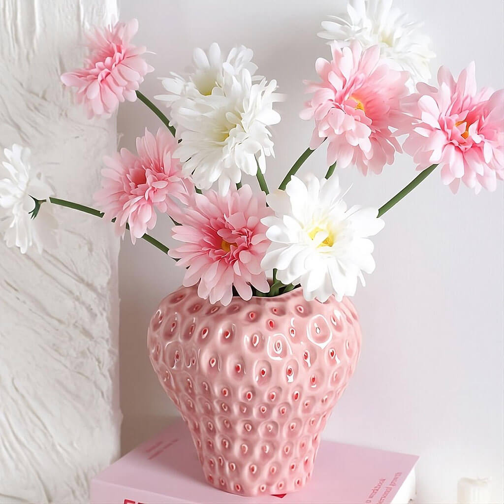 Junips | Strawberry-structured ceramic vase