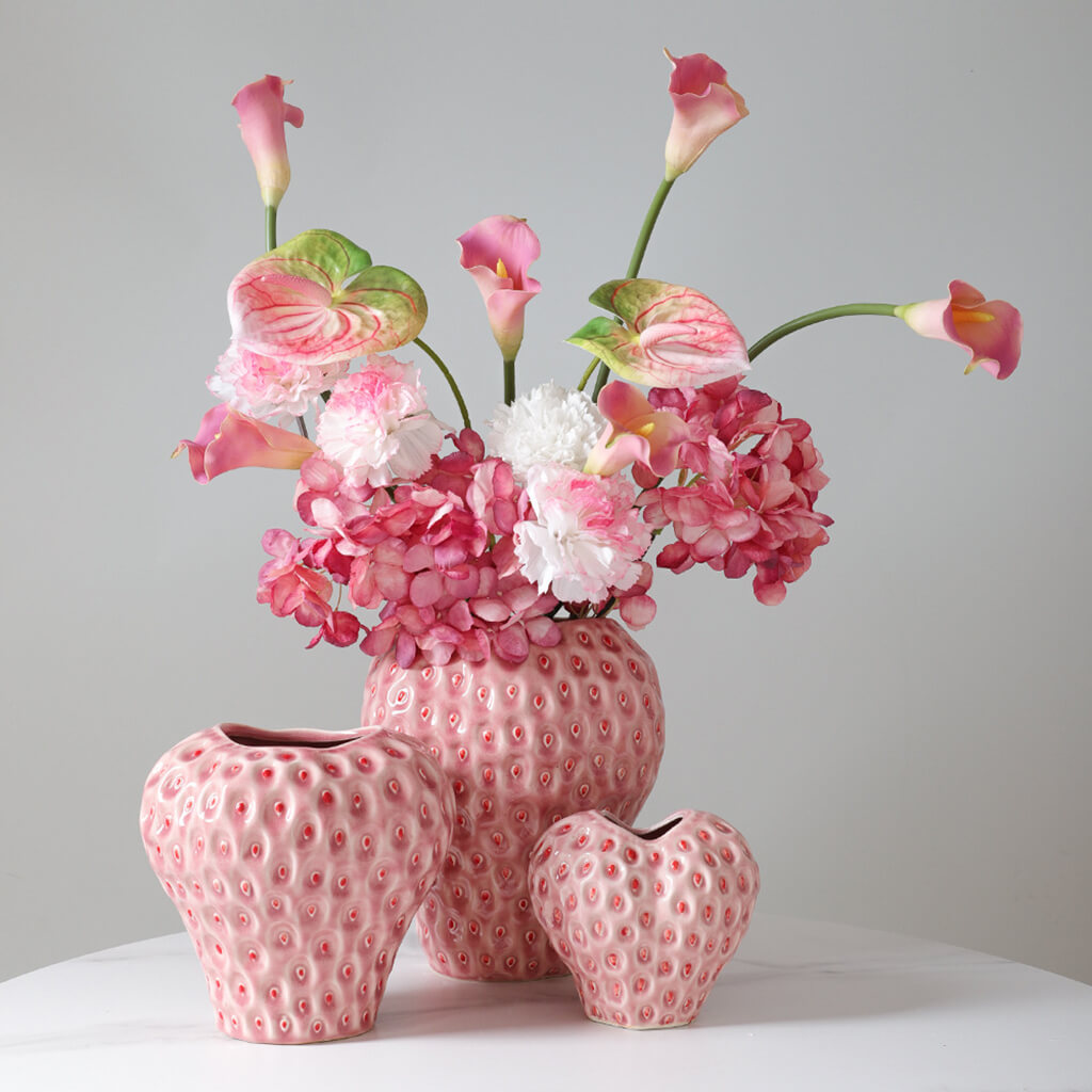 Junips | Strawberry-structured ceramic vase