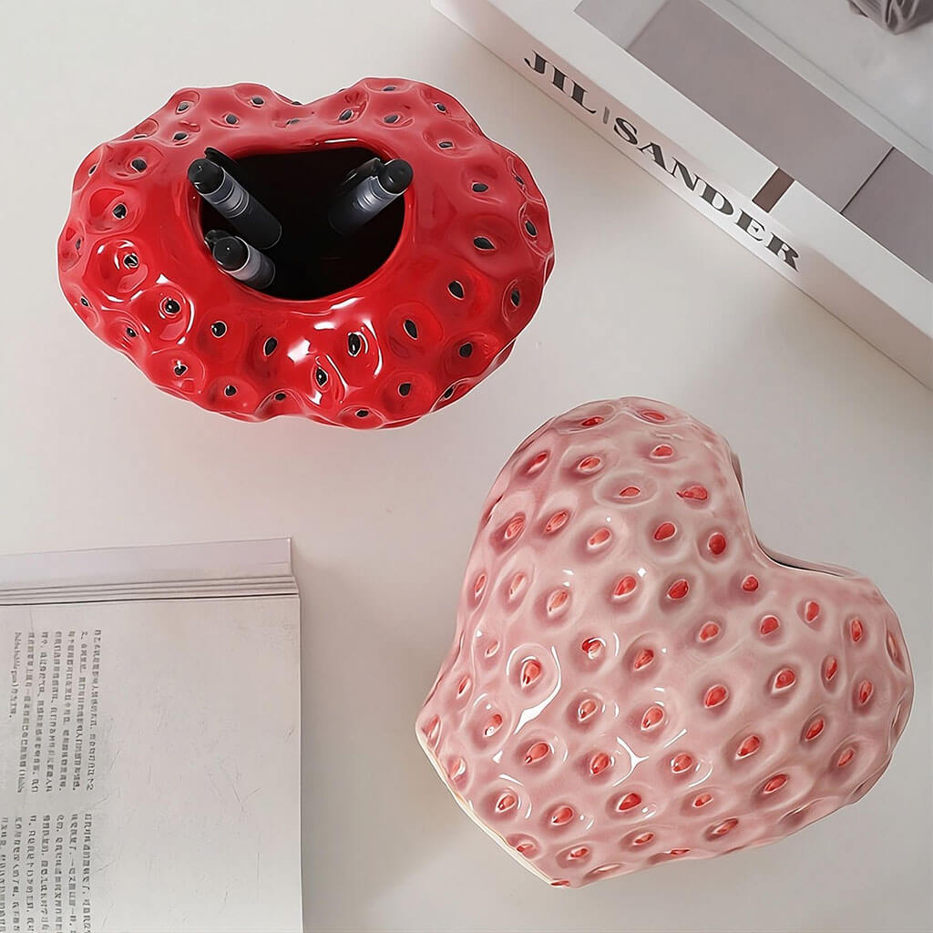 Junips | Strawberry-structured ceramic vase