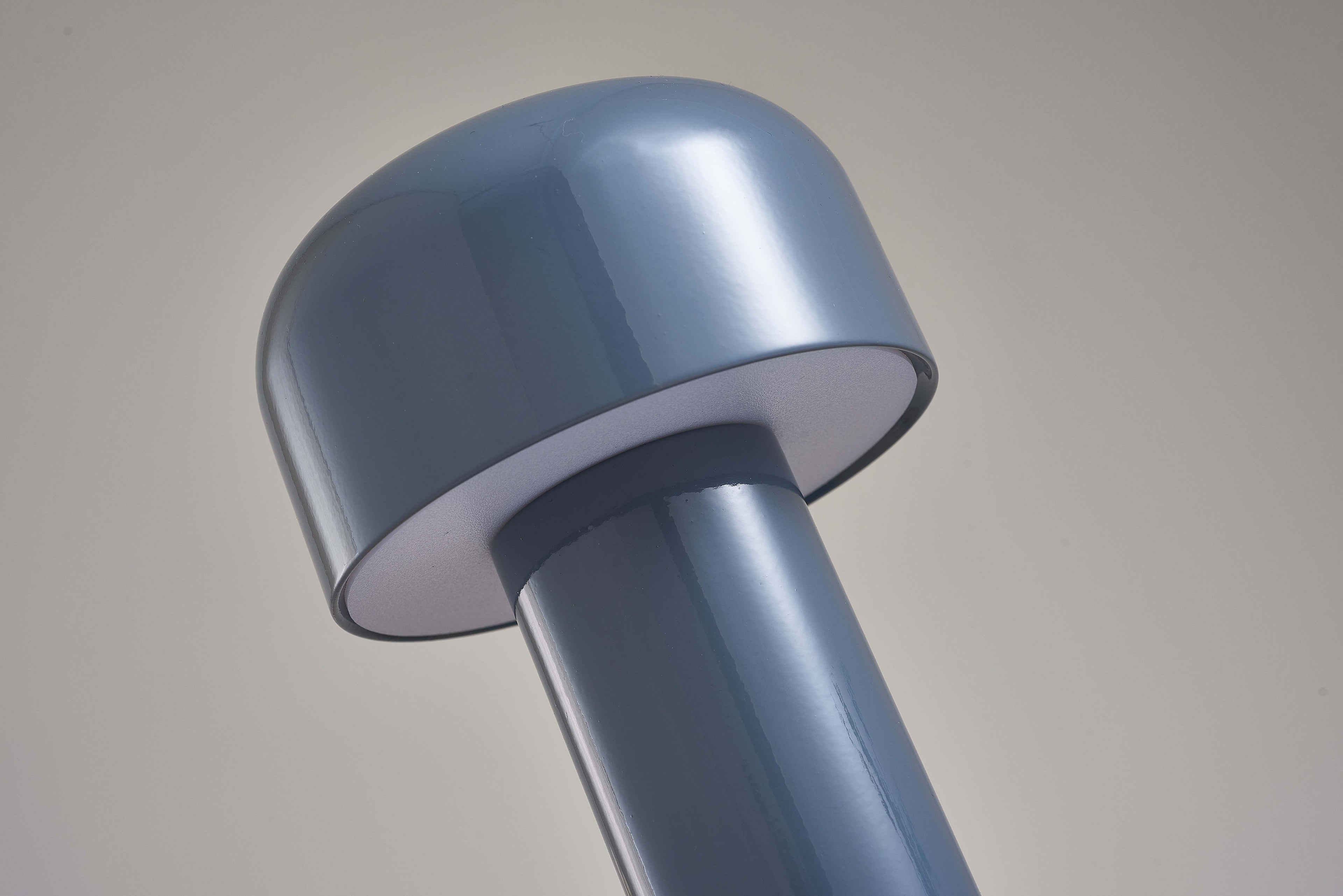 Junips | Table Lamp with Modern Cordless Design