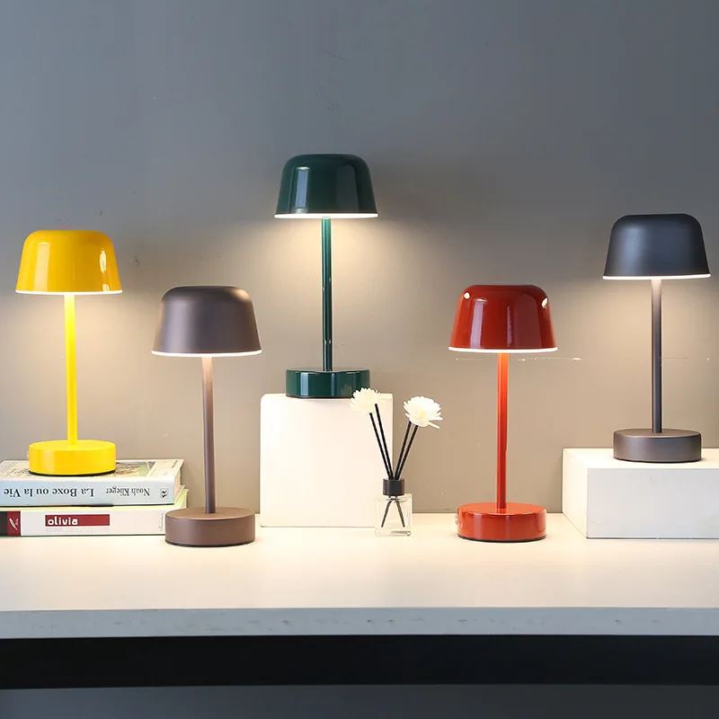 Junips | Table Lamp with Modern Metal Dimmable Design