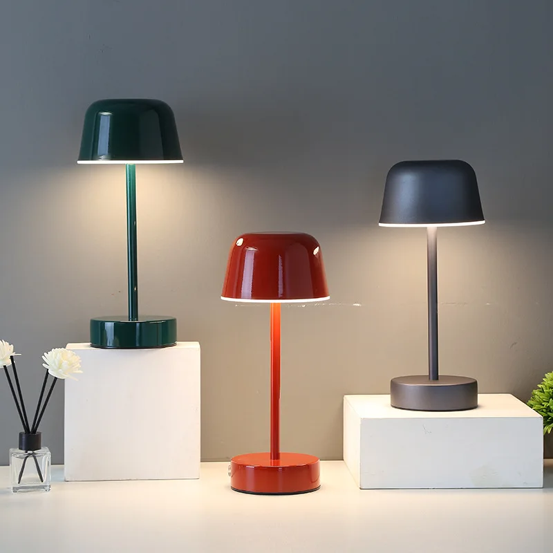 Junips | Table Lamp with Modern Metal Dimmable Design