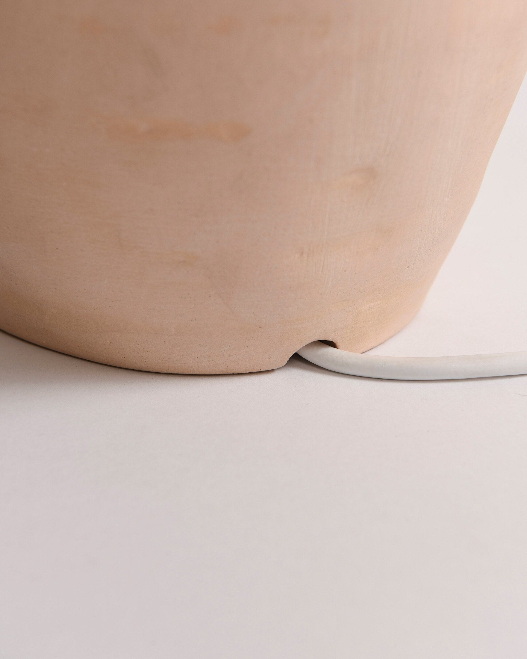 Junips | Contemporary Style Table Lamp with Natural Accent