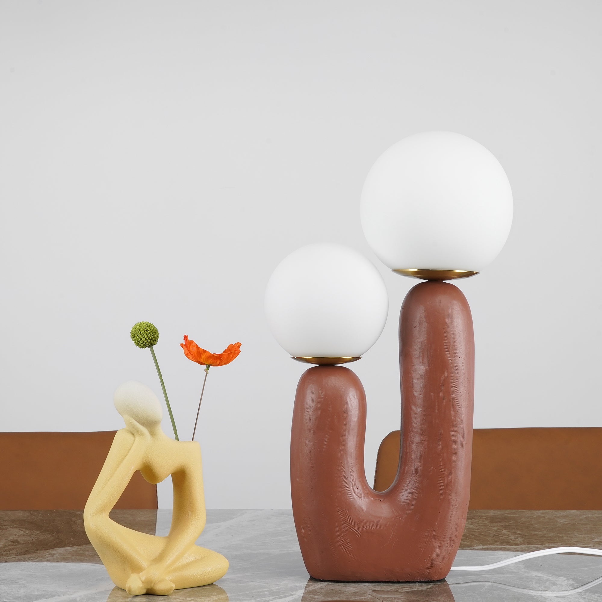 Junips | Contemporary Style Table Lamp with Natural Accent